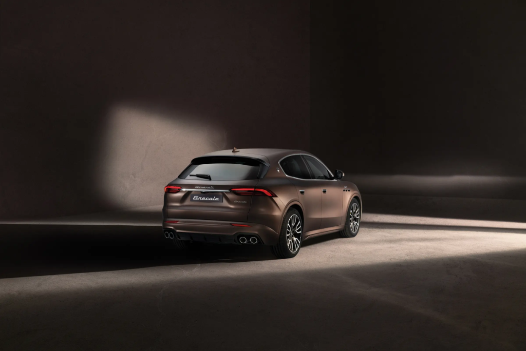 不盲目跟风BBA，这几款“另类”豪华SUV开上路一样抢眼