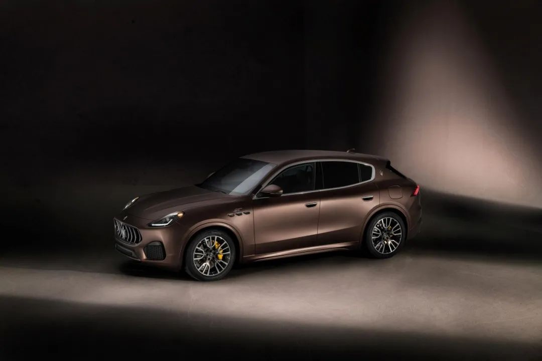 不盲目跟风BBA，这几款“另类”豪华SUV开上路一样抢眼