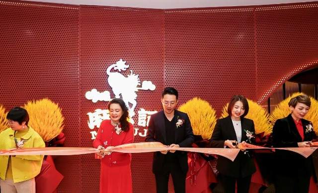 汪小菲妈妈张兰晒母亲节礼物，不是名牌包鲜花，而是他的短信祝福休闲区蓝鸢梦想 - Www.slyday.coM