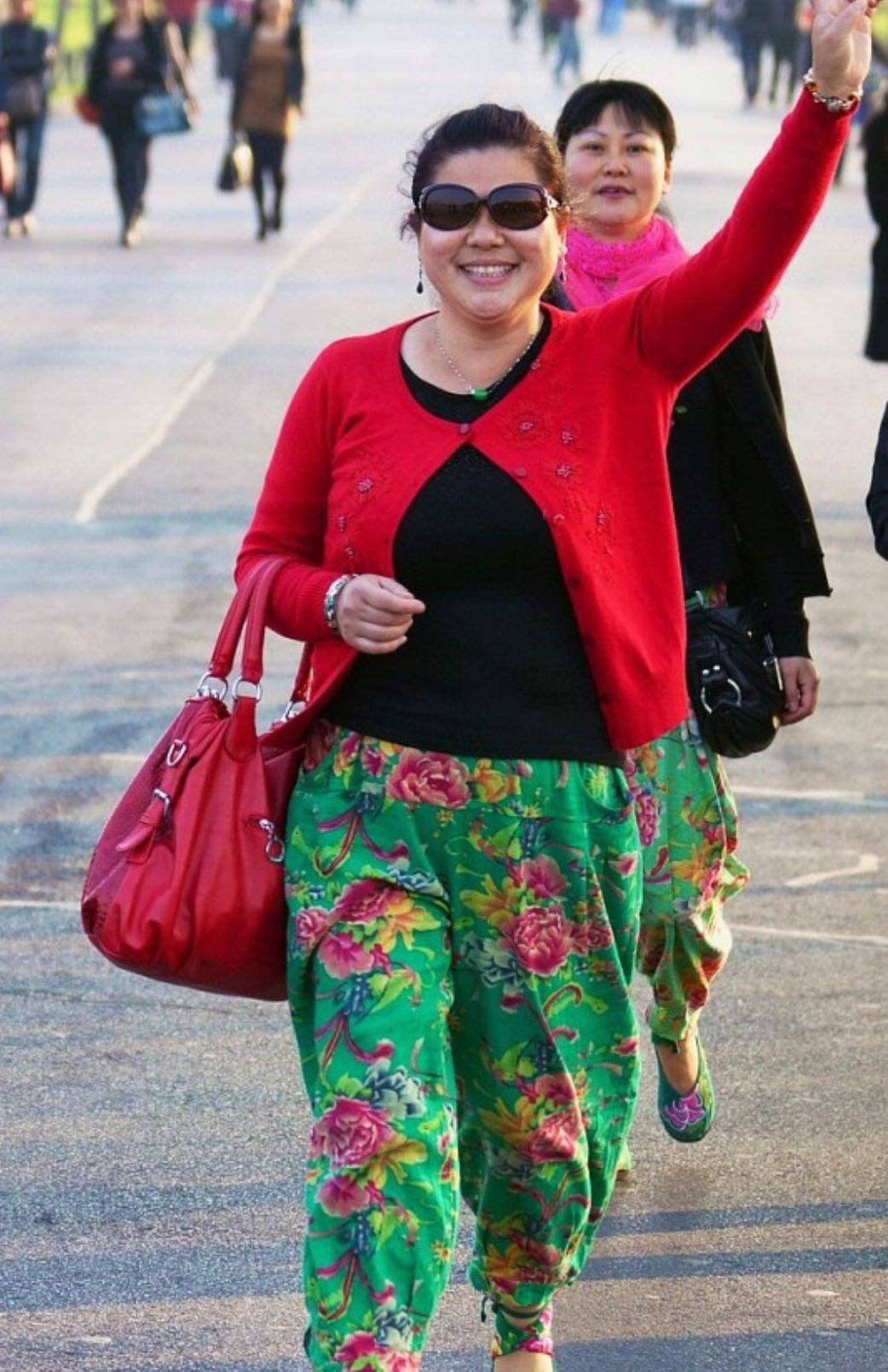 女人到了四五十岁尽量避开这3种大妈式穿搭掉档次显廉价