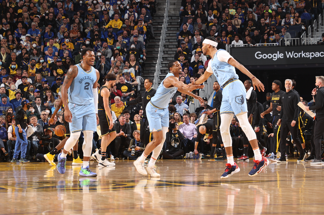 莫兰特受伤提前离场！膝盖问题令人担心 全场34+7已竭尽全力休闲区蓝鸢梦想 - Www.slyday.coM