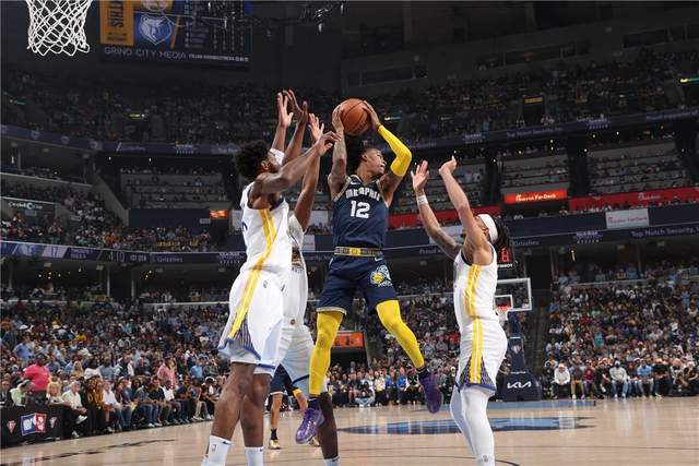 莫兰特受伤提前离场！膝盖问题令人担心 全场34+7已竭尽全力休闲区蓝鸢梦想 - Www.slyday.coM