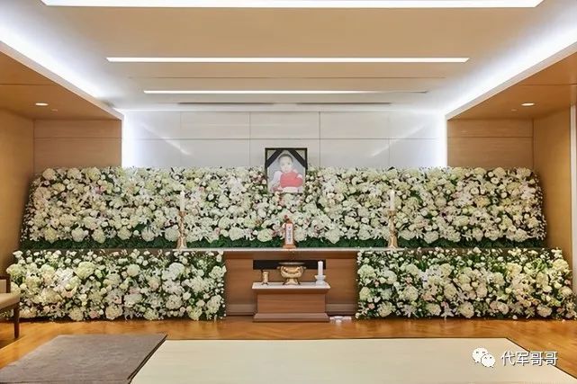 在宣布姜受延去世当天,就在韩国三星医院的殡仪馆设灵堂,大约几十位
