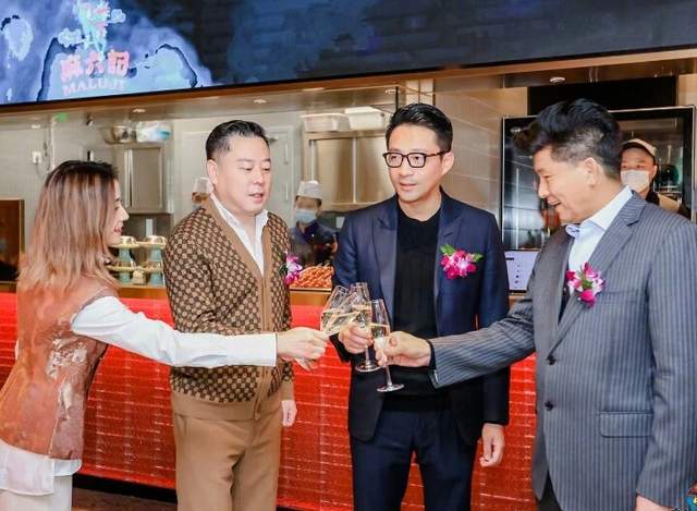 汪小菲妈妈张兰晒母亲节礼物，不是名牌包鲜花，而是他的短信祝福休闲区蓝鸢梦想 - Www.slyday.coM