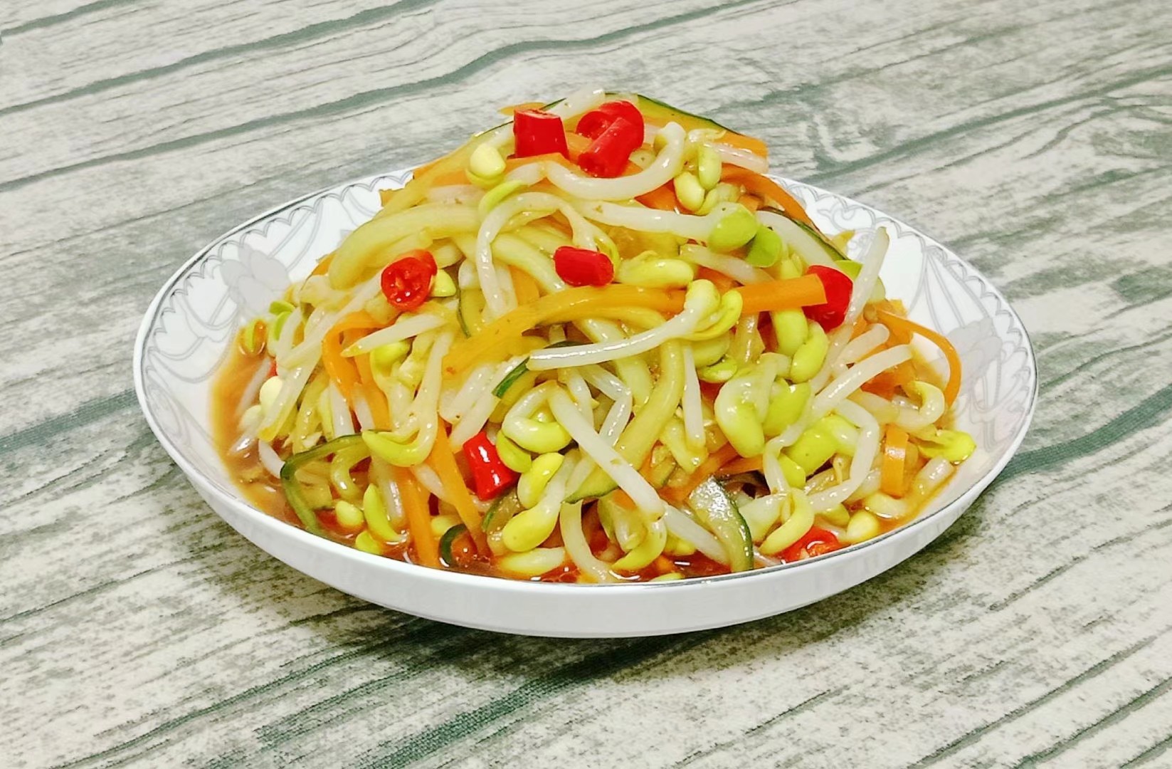 美味的凉拌豆芽