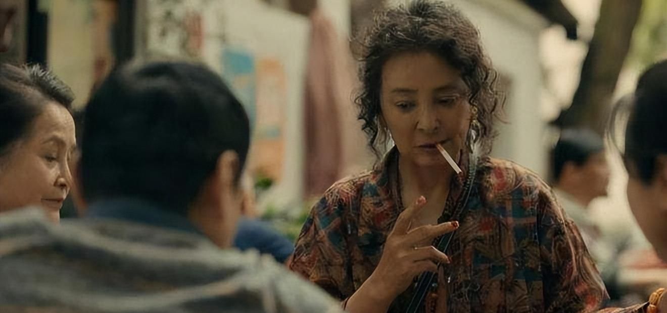 李勤勤的错爱情史三嫁外籍老公三次婚姻失败59岁仍旧潇洒自在