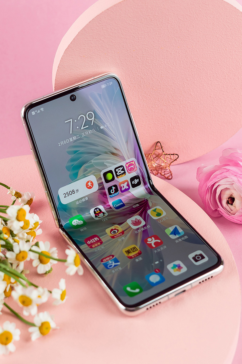 华为p50 pocket折叠屏手机精致小巧,母亲节送妈妈的最佳礼物__财经