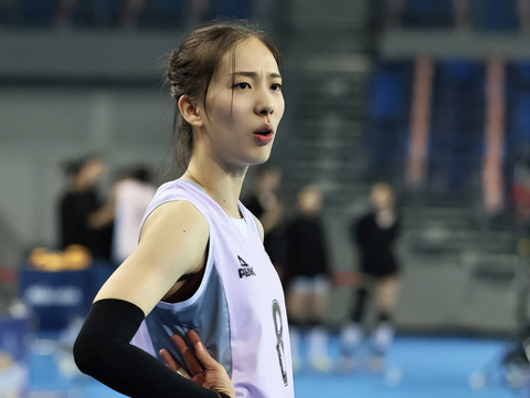 女排现役最美球员郑益昕 巴黎奥运会已经30岁了 还值得培养吗
