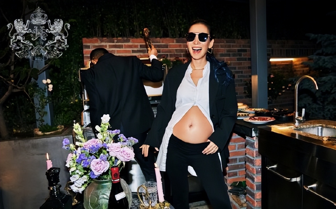 韩庚官宣爱妻怀孕卢靖姗孕期写真曝光肚大如箩马甲线依旧抢镜