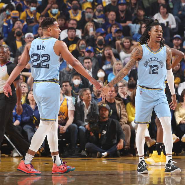 莫兰特受伤提前离场！膝盖问题令人担心 全场34+7已竭尽全力休闲区蓝鸢梦想 - Www.slyday.coM