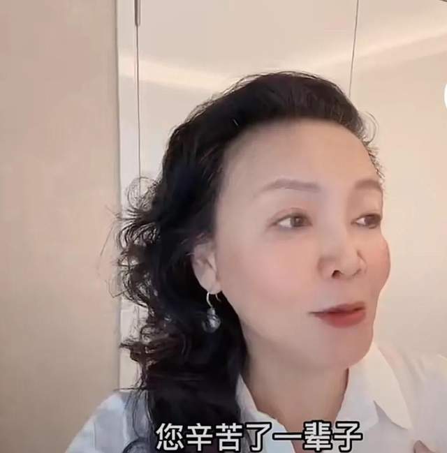 汪小菲妈妈张兰晒母亲节礼物，不是名牌包鲜花，而是他的短信祝福休闲区蓝鸢梦想 - Www.slyday.coM