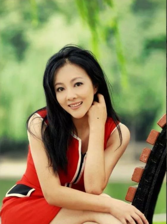 1996年,梁丽演潘金莲,因长得漂亮错过一次走红的机会__财经头条