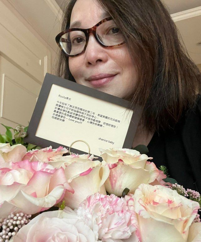 朱卫茵写小作文庆祝母亲节纯儿和安儿比林忆莲和李宗盛女儿乖巧