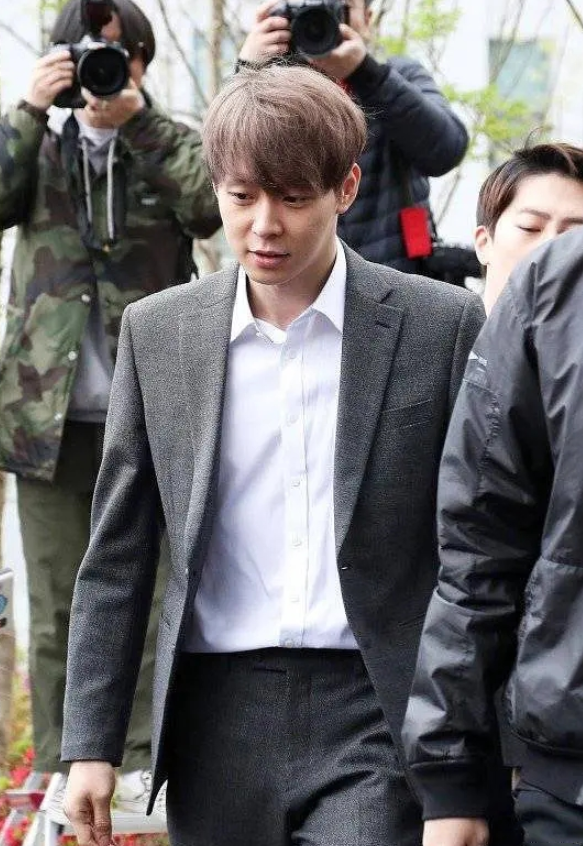 红着红着就黑了，朴有天怎么就走到今天的这一步呢？休闲区蓝鸢梦想 - Www.slyday.coM