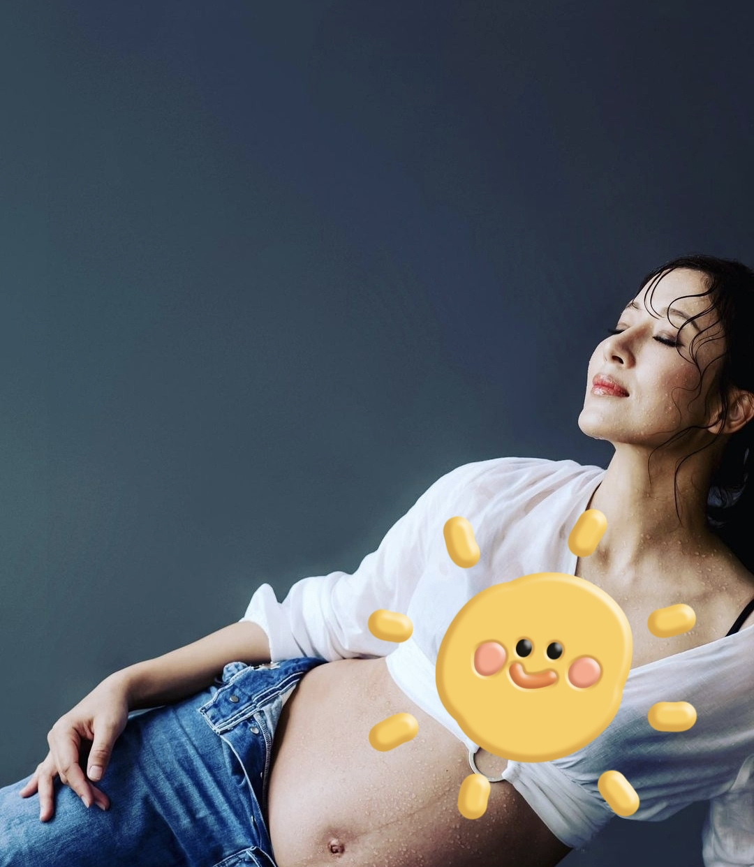 杨怡母亲节分享孕肚照晒祖孙三代婆婆罕见出镜年轻不输儿媳