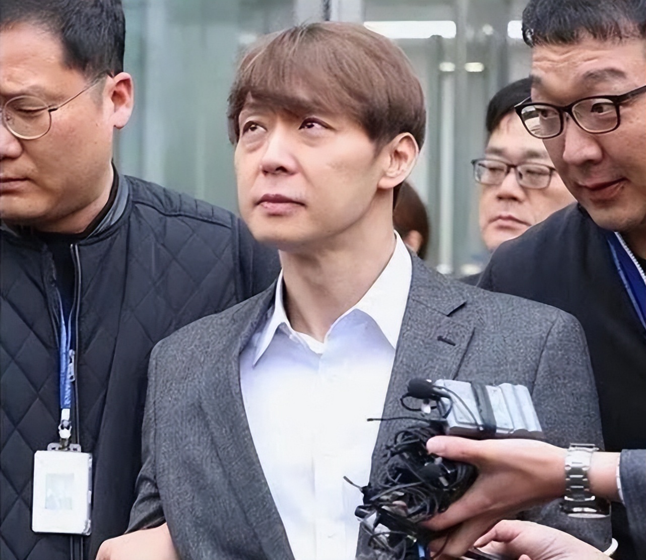 红着红着就黑了，朴有天怎么就走到今天的这一步呢？休闲区蓝鸢梦想 - Www.slyday.coM