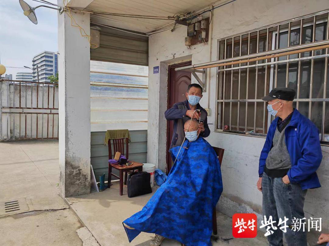 苏州太平街道：爱心“疫”剪解决过渡房老人“头等大事”