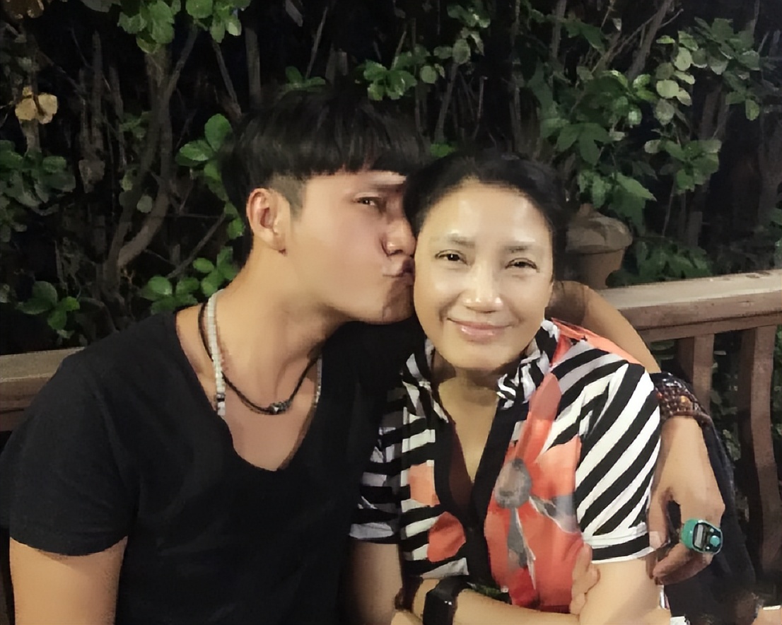 是黄晓明,陈坤恩师,指导过宋春丽,唐国强|崔新琴|陈坤|老师_新浪新闻