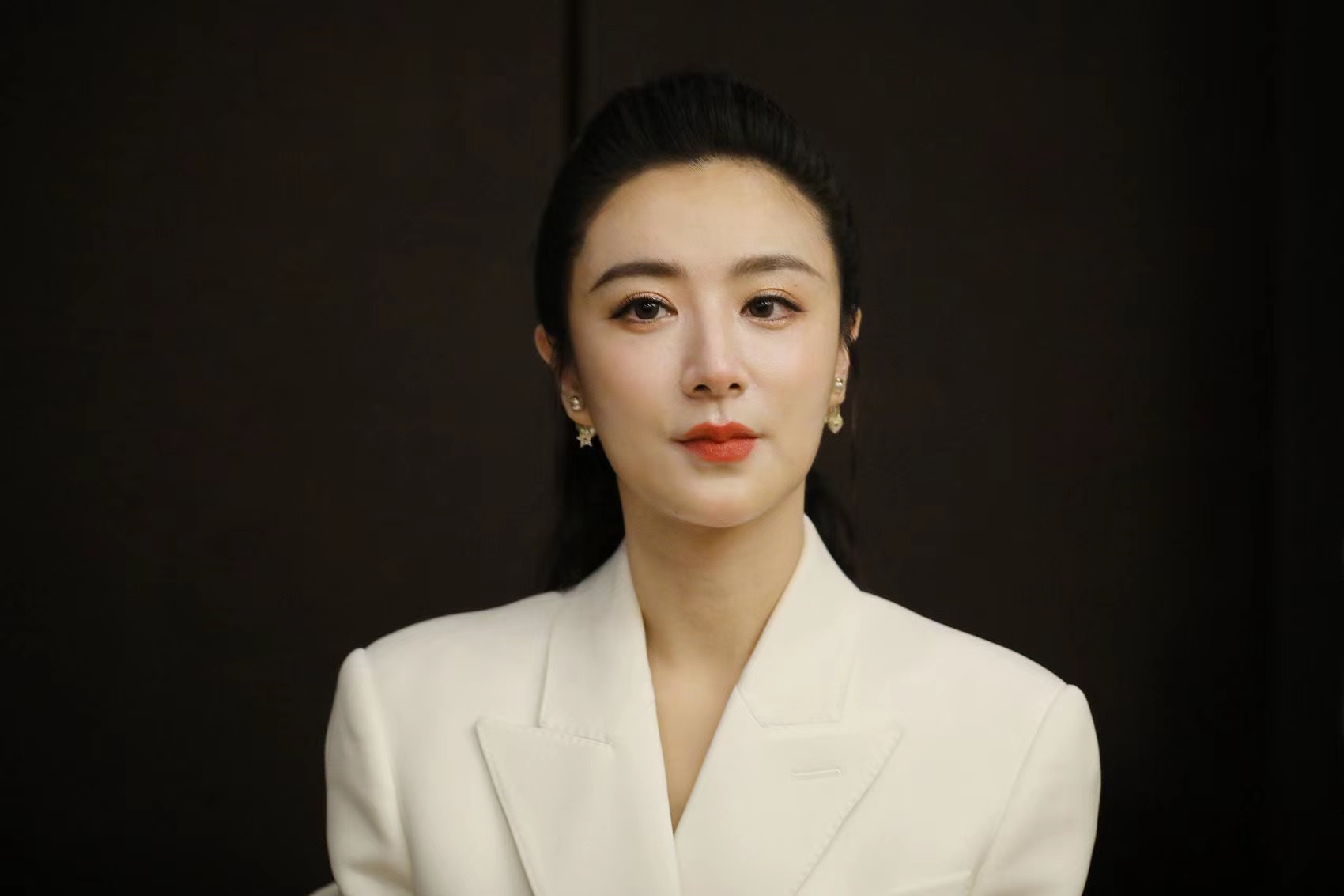 薇娅势力卷土重来,助播琦儿转正上位,600万人围观销售额不足薇娅1/10__财经头条