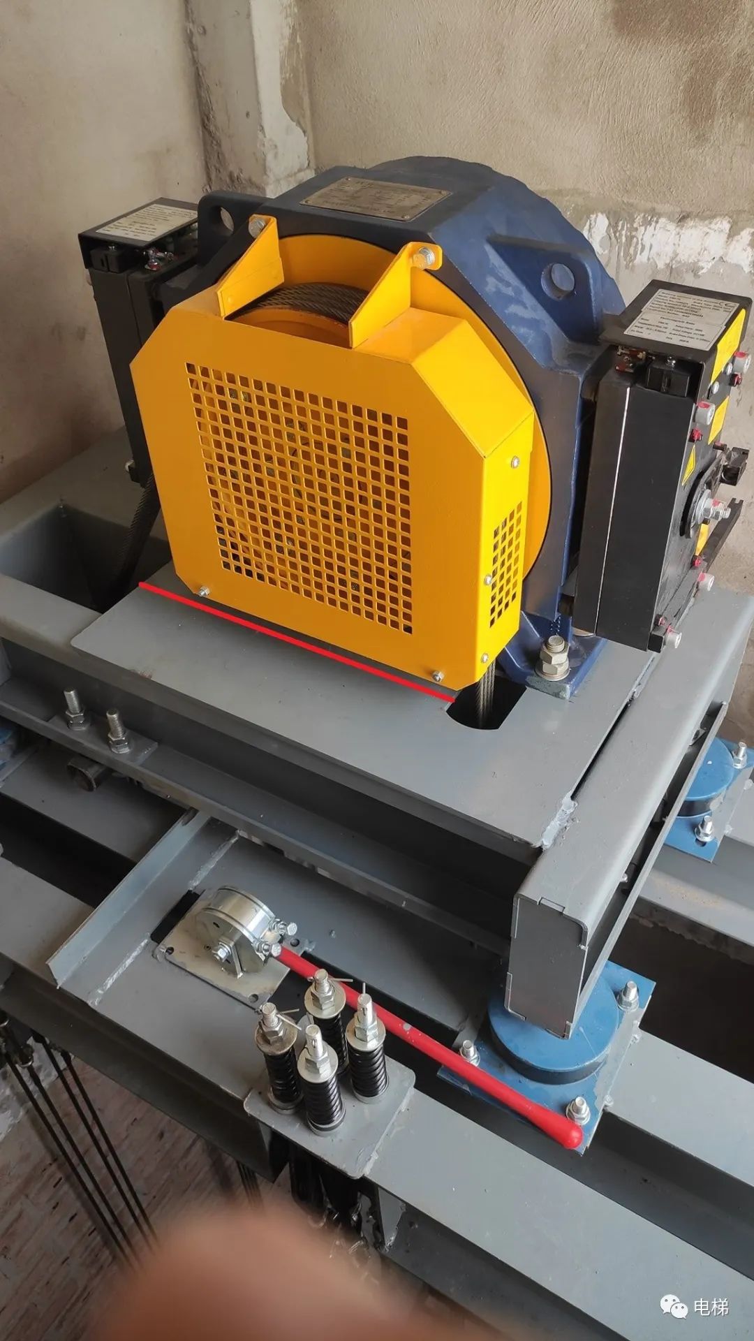 香港电梯人这主机底座设计的好
