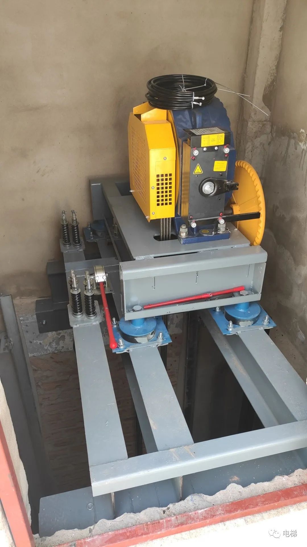 香港电梯人这主机底座设计的好