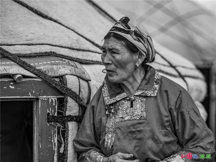 母亲节·暖图|草原的每一个角落,都写满额吉的故事__财经头条