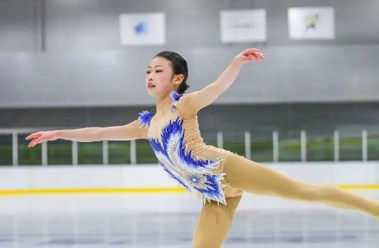 比肩“三套娃”!15岁新星上演“蟹步”,实力不输特鲁索娃休闲区蓝鸢梦想 - Www.slyday.coM