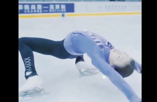 比肩“三套娃”!15岁新星上演“蟹步”,实力不输特鲁索娃休闲区蓝鸢梦想 - Www.slyday.coM