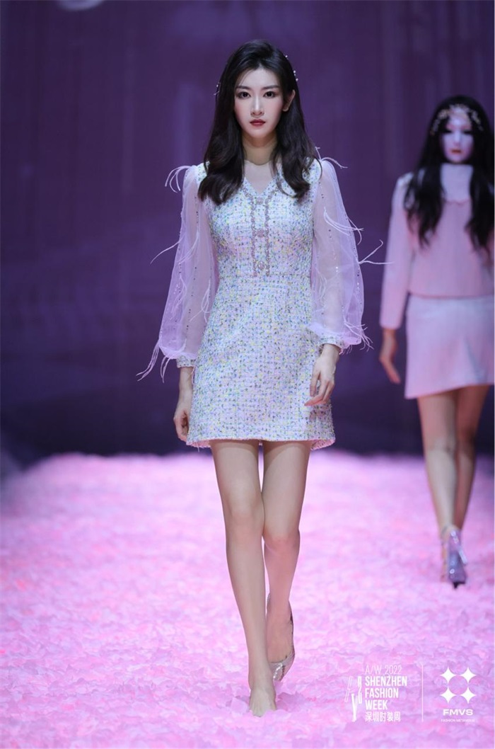 国际超模化身女团成员从t台到舞台见证gt女神时代的华丽蜕变