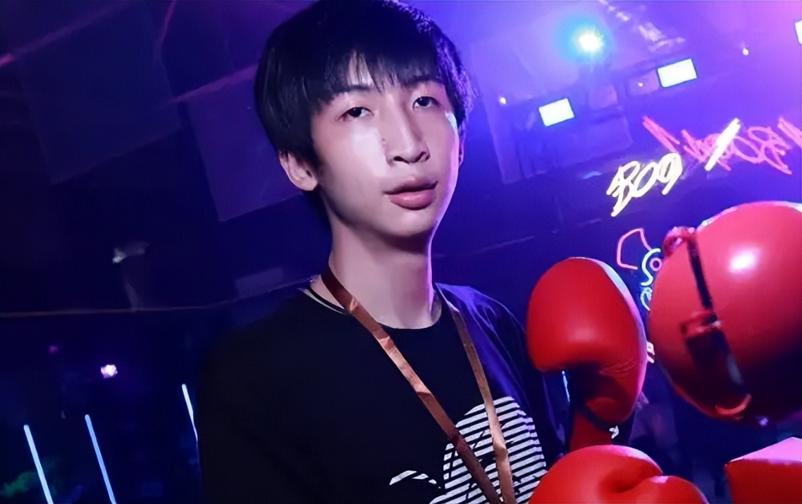 上单霸主对阵上单幻神,小超梦的招牌剑魔调戏对手,稳坐一哥宝座休闲区蓝鸢梦想 - Www.slyday.coM 上单霸主对阵上单幻神,小超梦的招牌剑魔调戏对手,稳坐一哥宝座休闲区蓝鸢梦想 - Www.slyday.coM