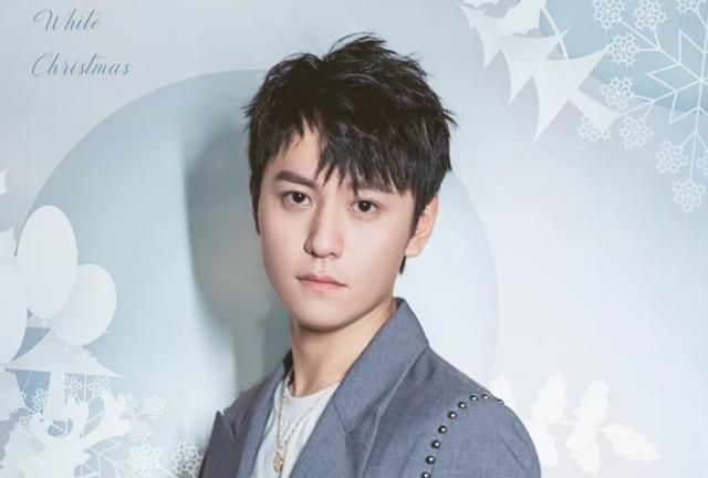 杨紫秦俊杰在横店聚餐两人前后脚进入酒店分手4年后复合