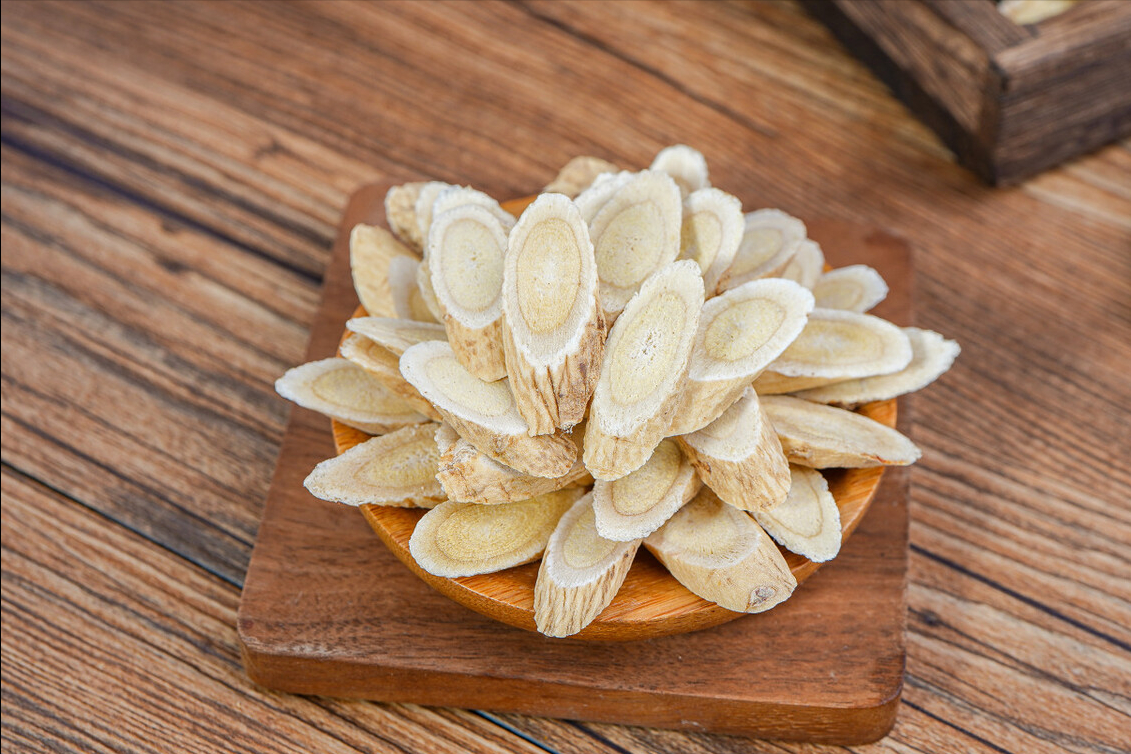 黄芪能抗癌吗?有哪些功效?长期吃要注意什么?