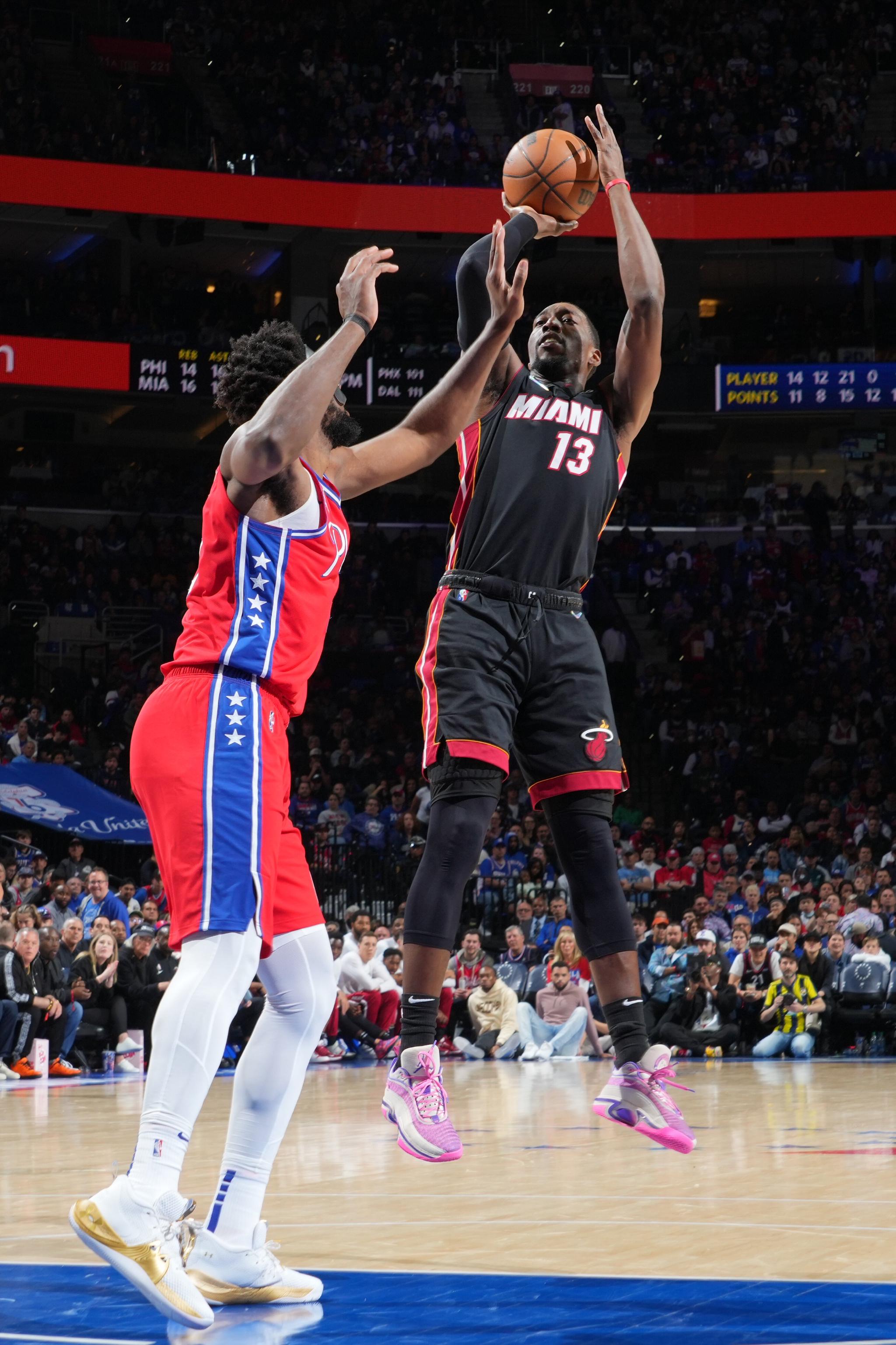 哈登加盟76人之后表现最好的一场季后赛,全场出战41分钟,投篮18投8中