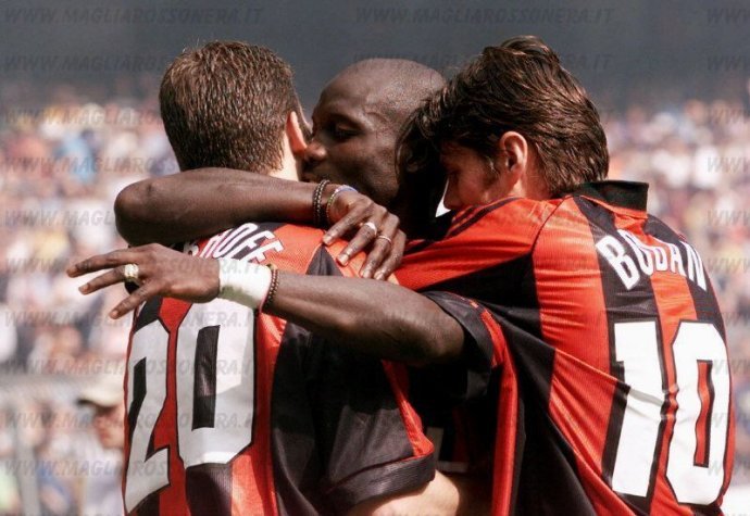 AC米兰队史今天:1999年维阿双响!2休闲区蓝鸢梦想 - Www.slyday.coM AC米兰队史今天:1999年维阿双响!2休闲区蓝鸢梦想 - Www.slyday.coM