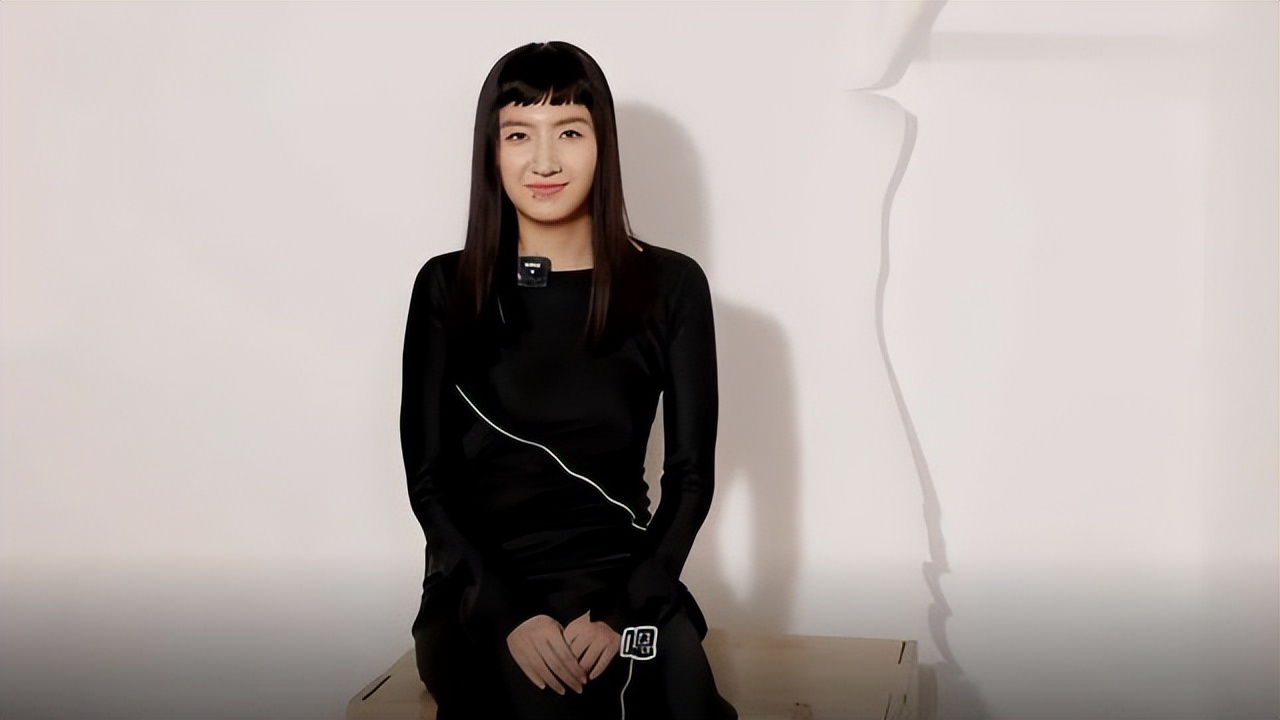 胡军妻子首带儿女拍片14岁儿子身高超185女儿更有190娇妻最美