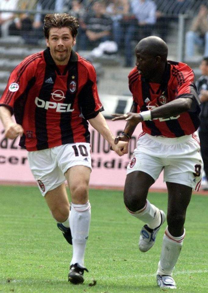 AC米兰队史今天:1999年维阿双响!2休闲区蓝鸢梦想 - Www.slyday.coM AC米兰队史今天:1999年维阿双响!2休闲区蓝鸢梦想 - Www.slyday.coM