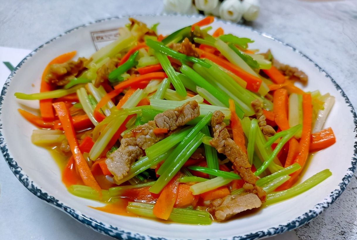 美味的芹菜炒胡萝卜