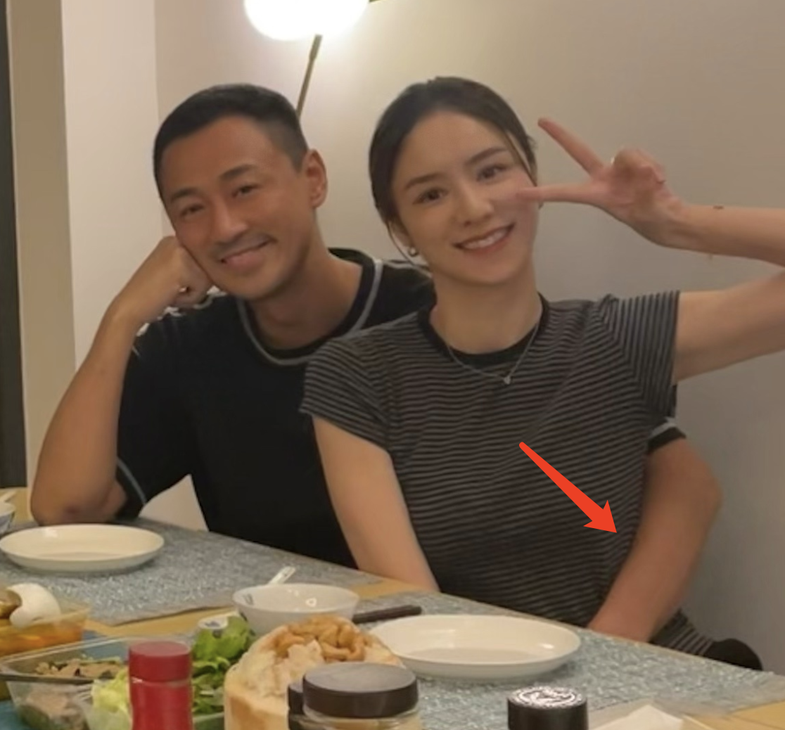 林峯为张馨月庆祝母亲节与老婆贴脸合影笑容幸福在线互相示爱