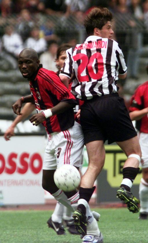 AC米兰队史今天:1999年维阿双响!2休闲区蓝鸢梦想 - Www.slyday.coM AC米兰队史今天:1999年维阿双响!2休闲区蓝鸢梦想 - Www.slyday.coM