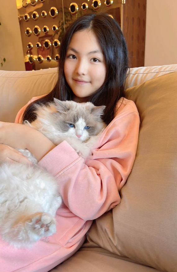 李湘晒12岁女儿近照!