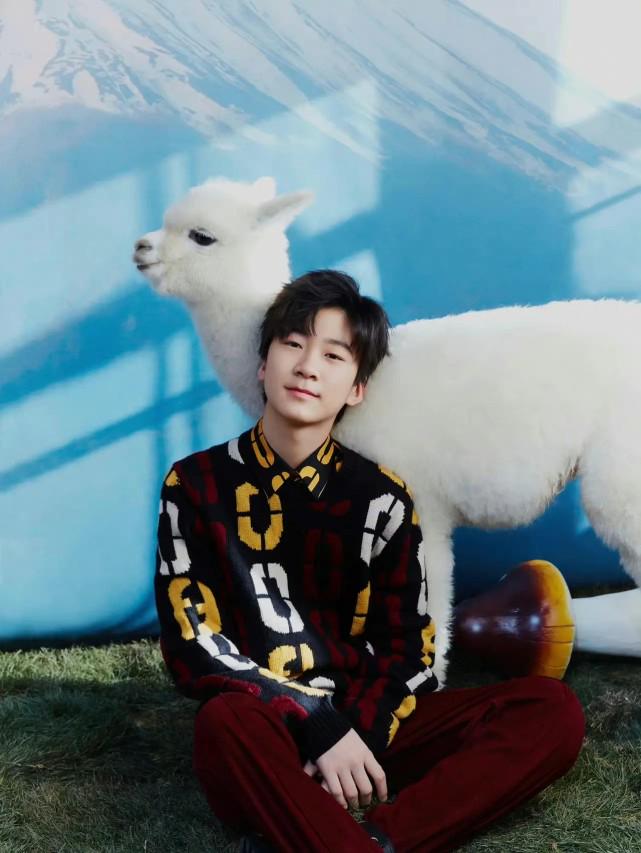 张亮14岁儿子张悦轩恋爱女朋友性感可爱张亮发文表示理解