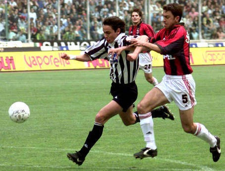 AC米兰队史今天:1999年维阿双响!2休闲区蓝鸢梦想 - Www.slyday.coM AC米兰队史今天:1999年维阿双响!2休闲区蓝鸢梦想 - Www.slyday.coM