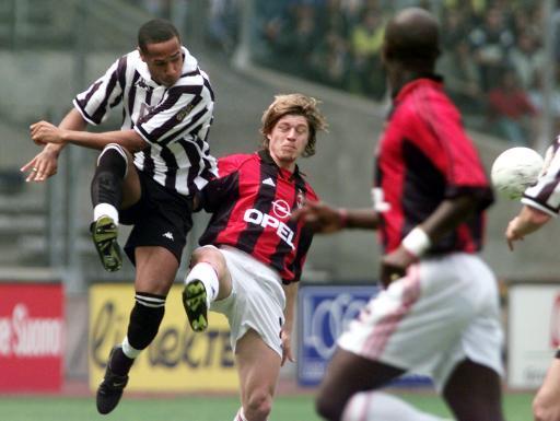 AC米兰队史今天:1999年维阿双响!2休闲区蓝鸢梦想 - Www.slyday.coM AC米兰队史今天:1999年维阿双响!2休闲区蓝鸢梦想 - Www.slyday.coM