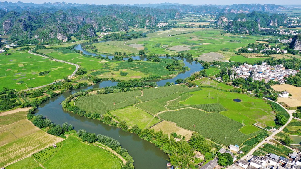 航拍广西山水田园景观唯美风光如诗如画