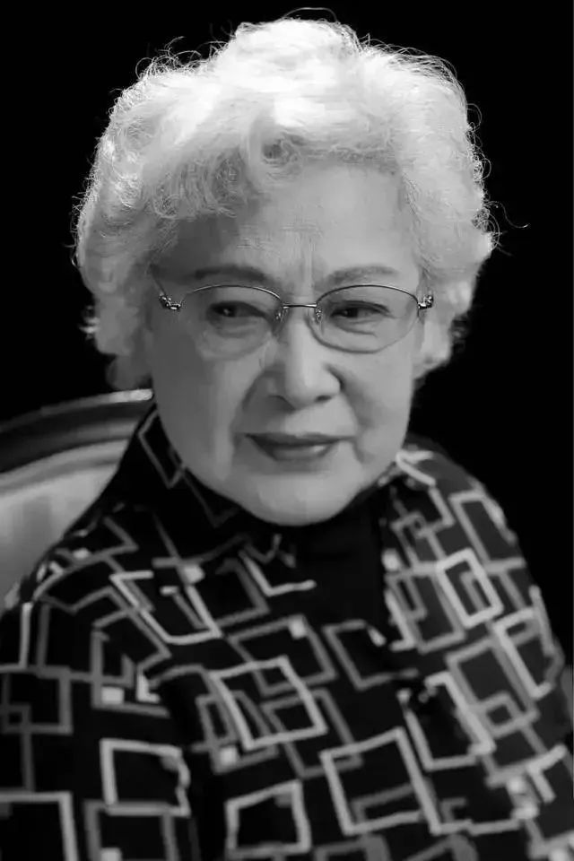 100岁人民艺术家秦怡去世她是美到老的榜样