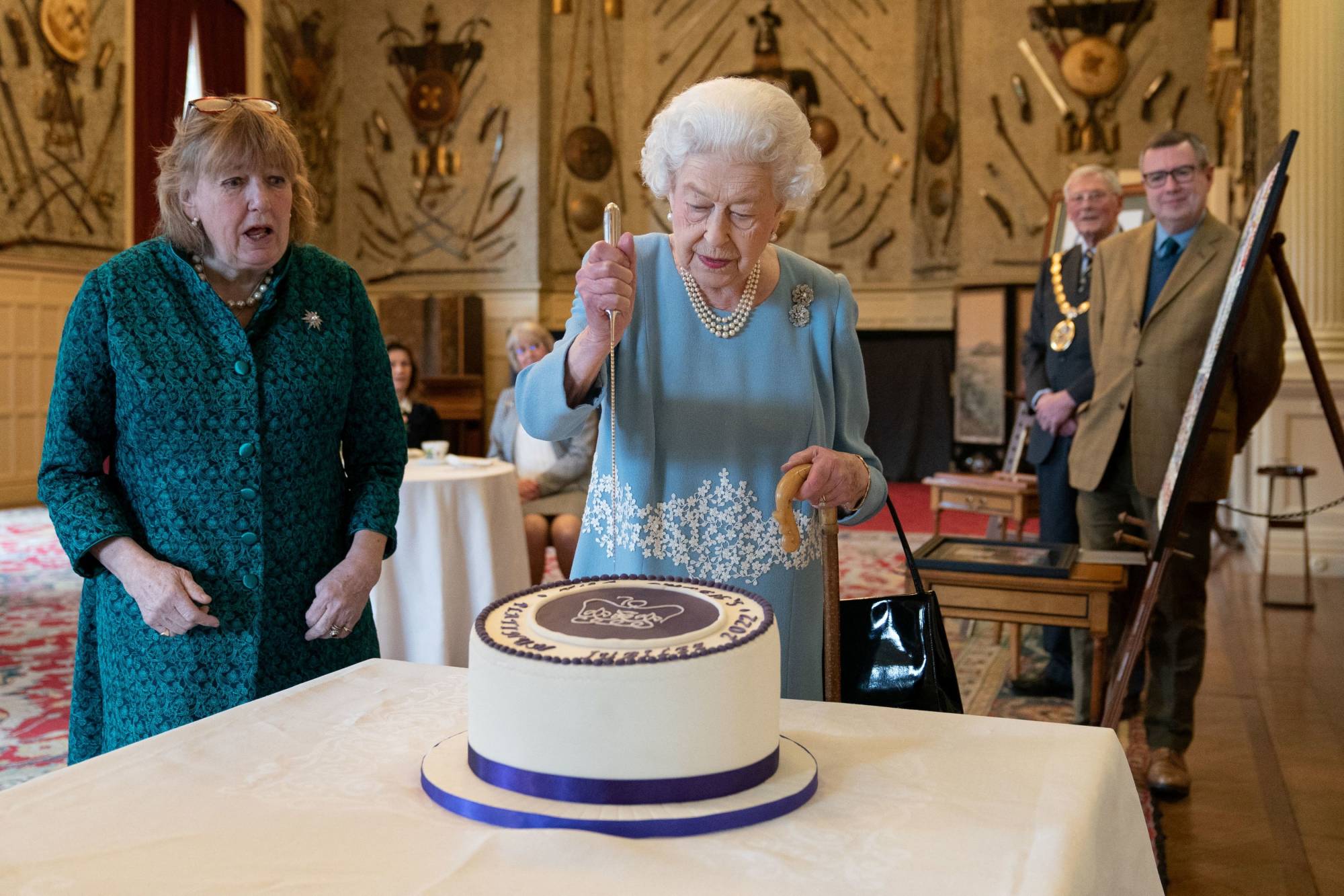 英女王今年2月时庆祝在位70周年（图源：路透社）