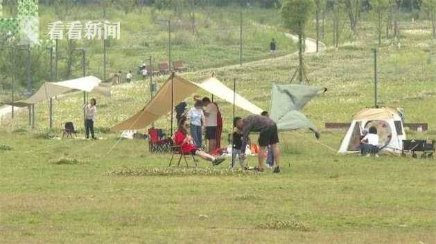 成都：亲子“客厅”摆上绿地  “公园城市”刮起“露营风”休闲区蓝鸢梦想 - Www.slyday.coM