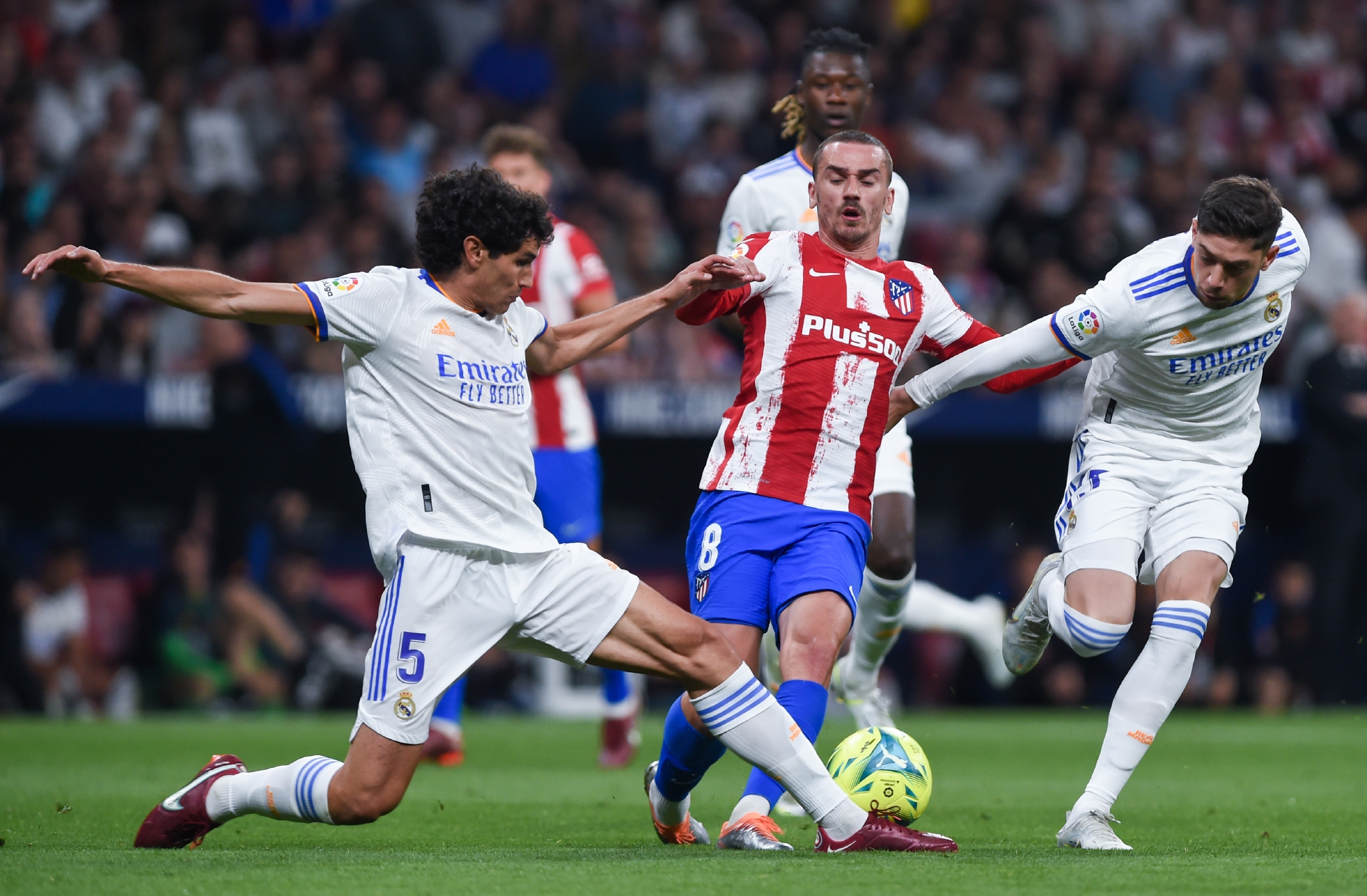 足球——西甲:皇马不敌马竞|莫拉诺|马德里竞技|皇家马德里_新浪新闻