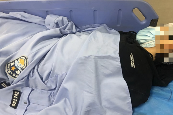 男孩小区骑车不慎摔倒晕厥 民警送医救治转危为安休闲区蓝鸢梦想 - Www.slyday.coM