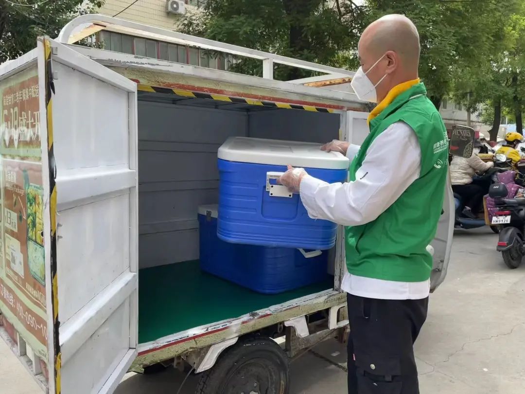 疫情中，为高龄独居老人吃上热乎饭，他们想了这个办法